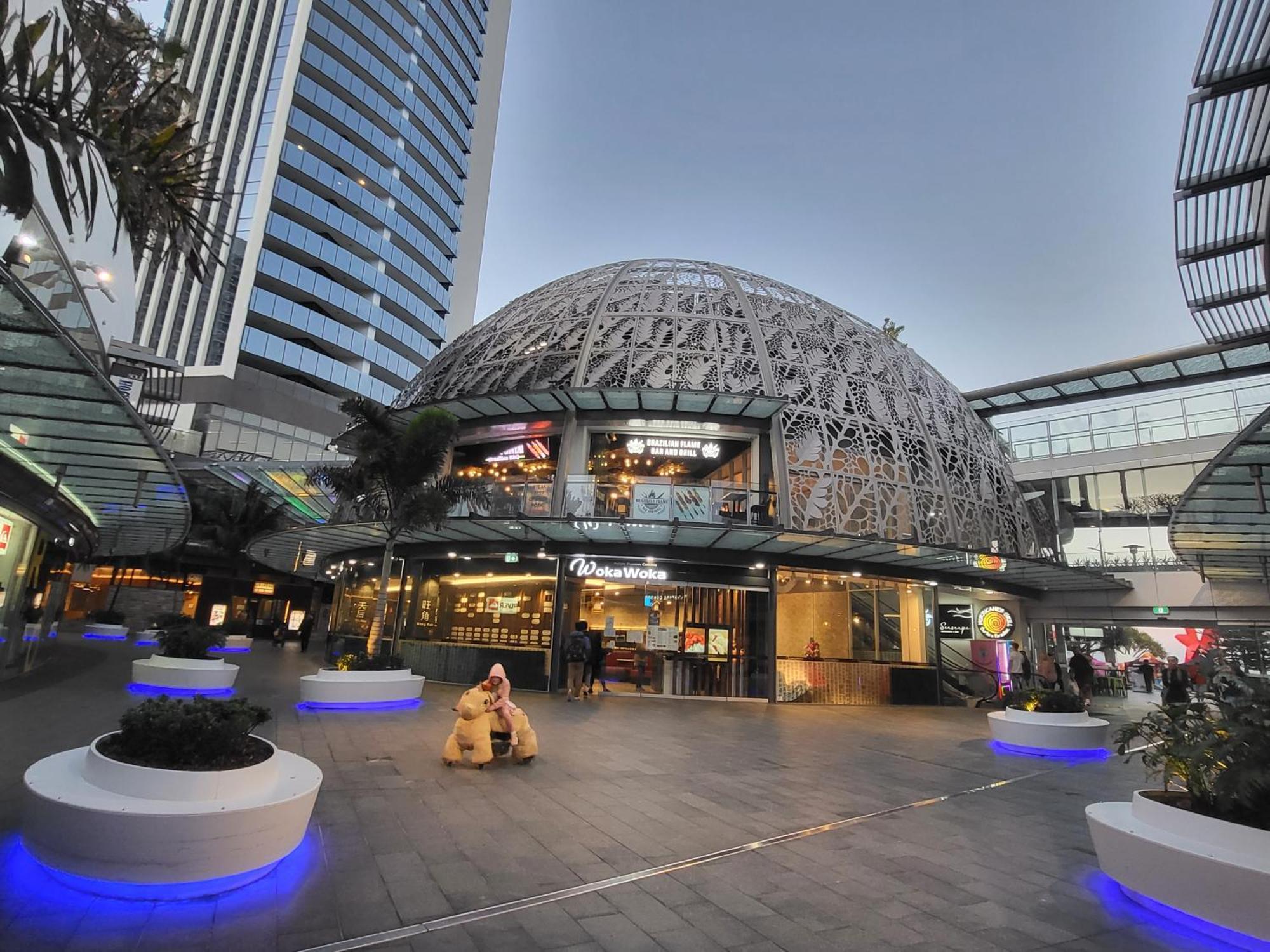 Beachside In The Heart Of Surfers Paradise - Free Parking Gold Coast