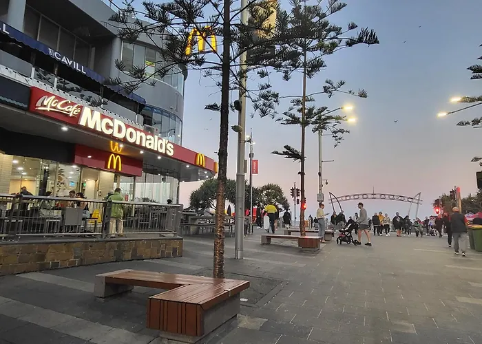 Beachside Apartment In The Heart Of Surfers Paradise - Free Parking
