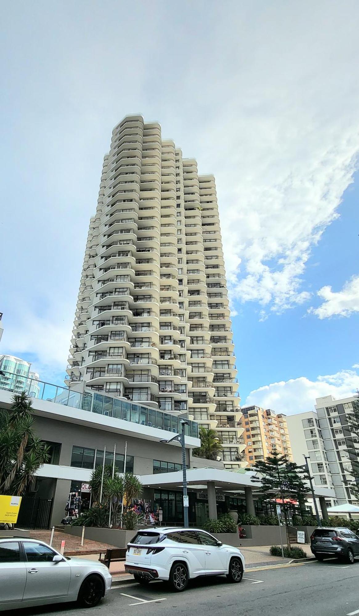 Apartment Beachside In The Heart Of Surfers Paradise - Free Parking